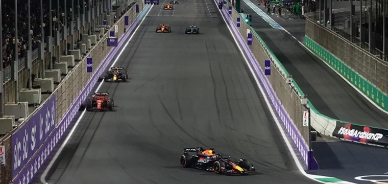 F1'de Suudi Arabistan Grand Prix'sini Max Verstappen kazandı