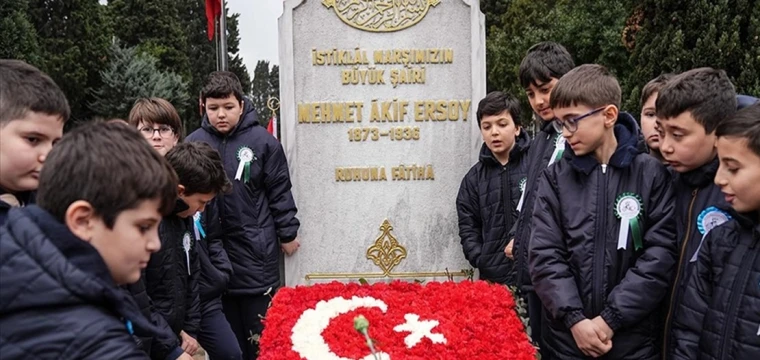 Mehmet Akif Ersoy, İstiklal Marşı'nın kabulünün 103. yılında anıldı