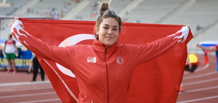 Milli sporcu Özlem Becerek altın madalya kazandı