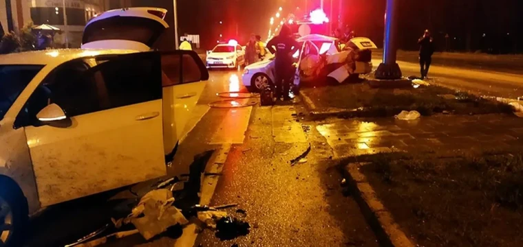 Trafik kazasında 3 kişi hayatını kaybetti