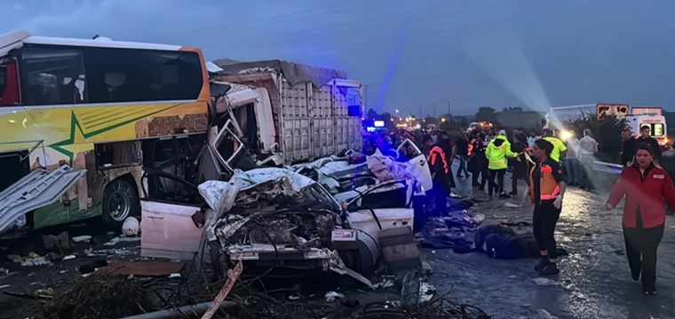 Zincirleme trafik kazasında ölü sayısı 11'e çıktı