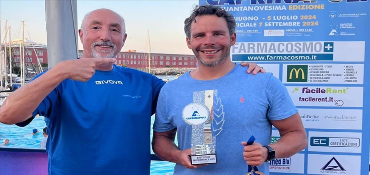 Emre Erdoğan, Capri-Napoli Yüzme Ultra Maratonu'nda birinci oldu