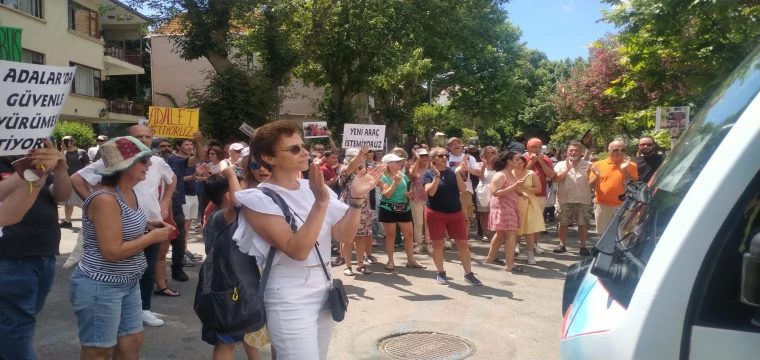 Polis ile vatandaşlar arasında minibüs arbedesi