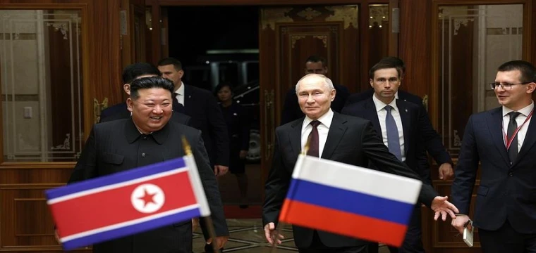 Putin ile Kuzey Kore lideri Kim, Pyongyang'da görüştü