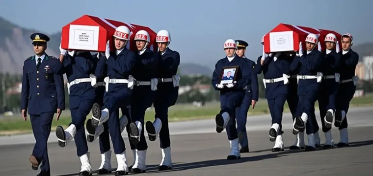 Şehit olan pilotlar için tören düzenlendi