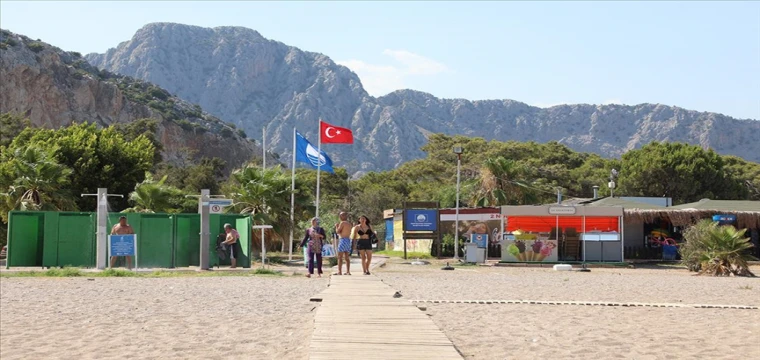 17 plajda mavi bayrak dalgalanmaya başladı