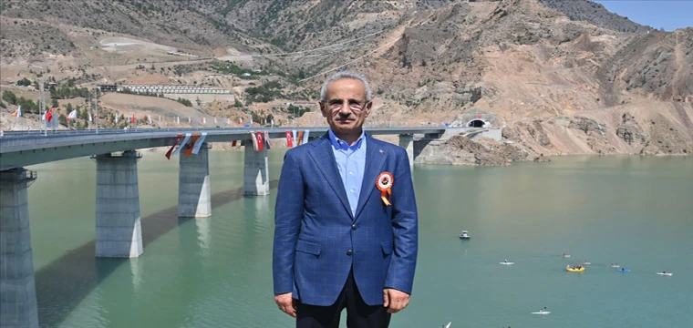 Bakan Uraloğlu: Merkez Viyadüğü ile Yusufeli-Artvin merkez yolu uzunluğunu 75 kilometreye düşürdük