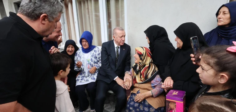 Cumhurbaşkanı Erdoğan'dan Rize'de komşu ziyareti