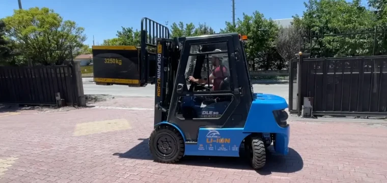 Elektrikli forklift özellikleri ile öne çıkıyor