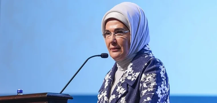 Emine Erdoğan: Bir kez daha lanetliyorum