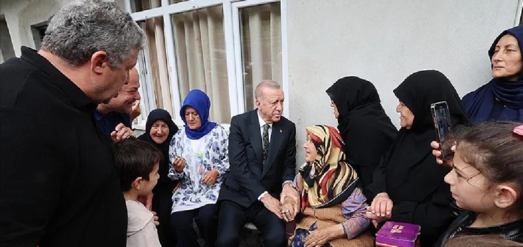 Erdoğan, Güneysu'da komşularını ziyaret etti