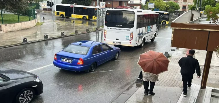 Kartal'da sağanak etkili oldu