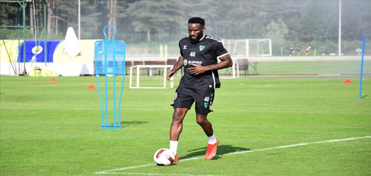 Kocaelispor'un yeni transferi Appindangoye, yeni sezona "Süper Lig" parolasıyla hazırlanıyor