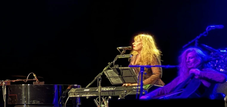 Müzisyen Loreena McKennitt, Harbiye'de konser verdi