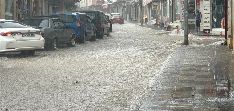 sağanak su baskınlarına neden oldu