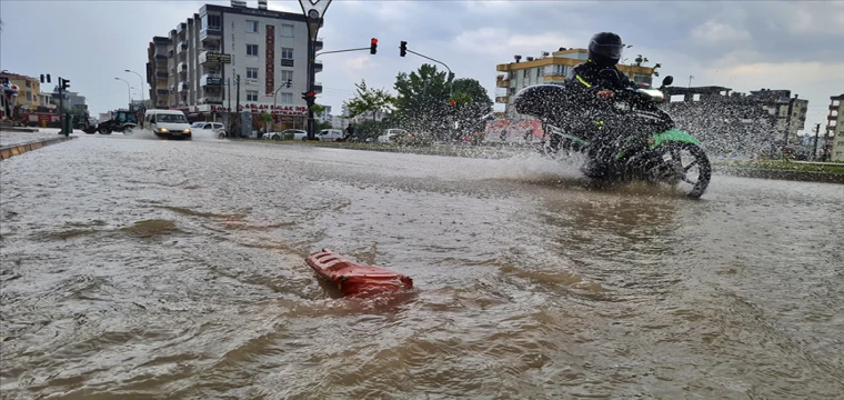 Sağanak ve fırtına uyarısı