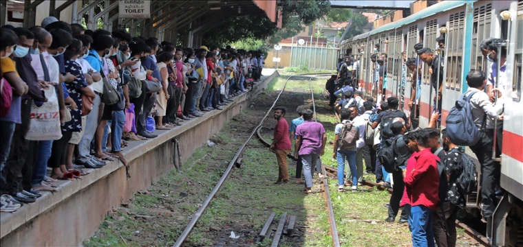 Sri Lanka'da istasyon çalışanlarının grevi, on binlerce yolcuyu mağdur etti