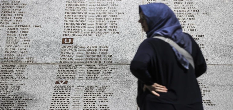 Toprağa verilecek 14 soykırım kurbanı için mezar yerleri kazıldı