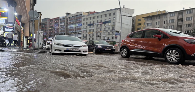 Yurdun kuzeydoğu kesimlerinde yarın kuvvetli sağanak bekleniyor