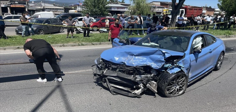 Zincirleme trafik kazasında 2 işi öldü, 3 kişi yaralandı