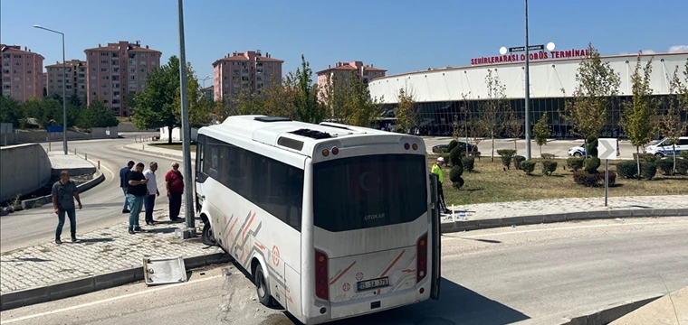 Burdur'da midibüs kazasında 15 yaralı