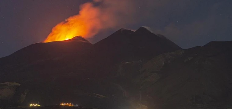 Etna Yanardağı lav püskürtmeye başladı