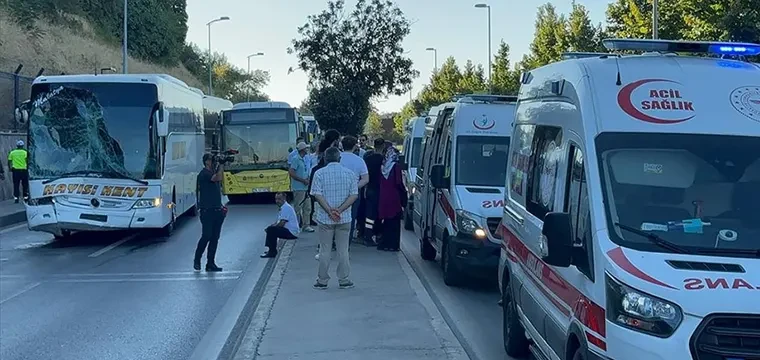 İETT'ye Çarpan Yolcu Otobüsünde 3 Yaralı