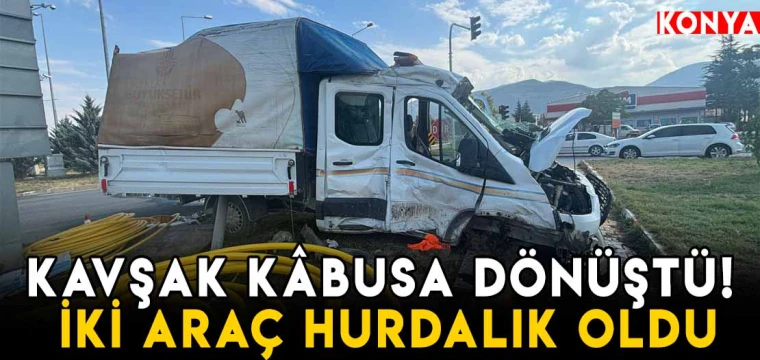 Kavşak kâbusa dönüştü! İki araç hurdalık oldu!