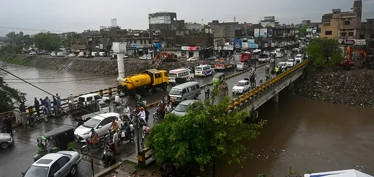 Pakistan'da yağışlar 209 can aldı