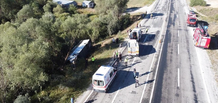 Yolcu Otobüsü Devrildi: 14 Yaralı