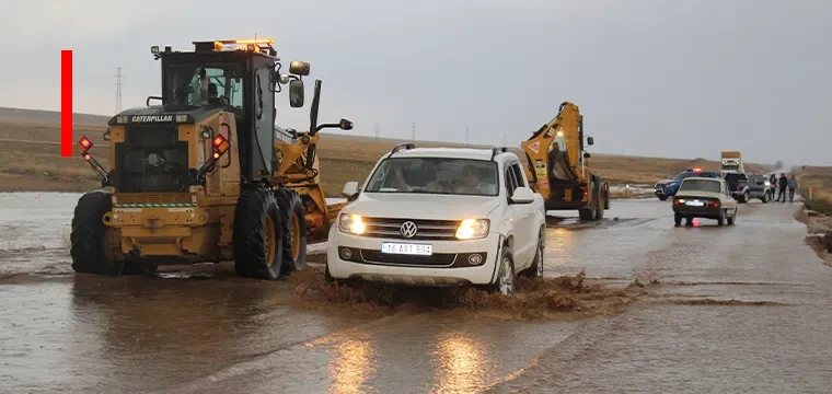 Yunak'ta sağanak hayatı olumsuz etkiledi