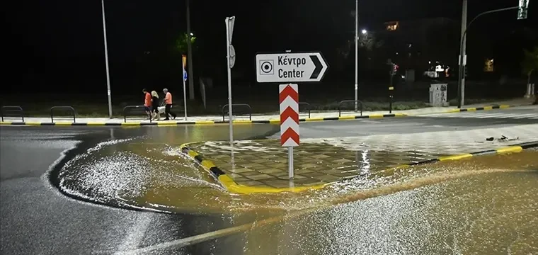 Yunanistan'da Binlerce Yıldırım Çaktı