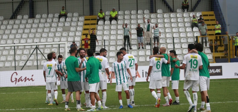 Bursaspor galibiyeti 6 taraftar ile kutladı