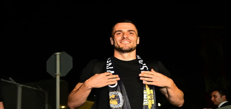 Fenerbahçe, Filip Kostic'i transfer etti