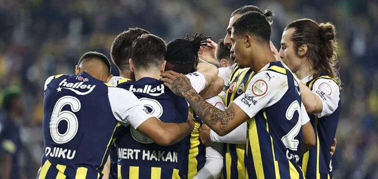 Fenerbahçe ilk yarıda önde 2-0