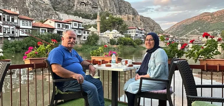 İSMAİL VE CİHANGÜL ÇİFTÇİ TATİLDE