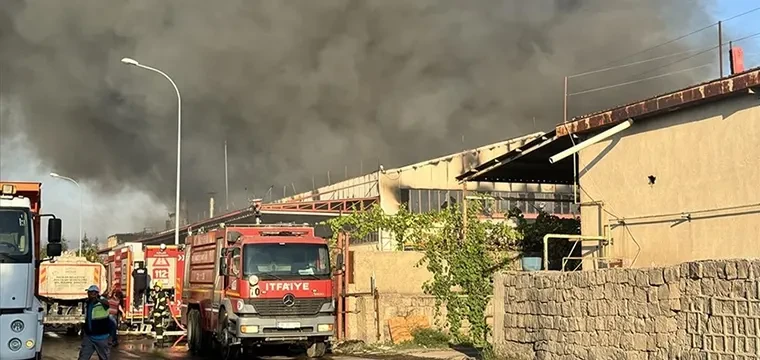 Keçe fabrikasında yangın çıktı