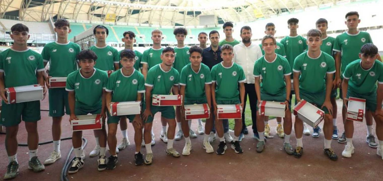 Konyaspor U16 takımını ödüllendirdi!