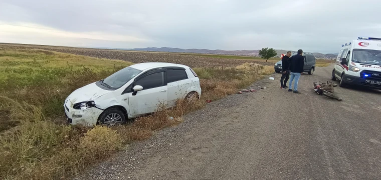 Otomobille motosiklet kafa kafaya çarpıştı; 1 yaralı