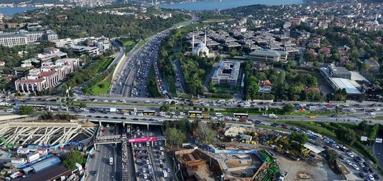 Sabah saatlerinde trafik yoğunluğu yaşanıyor