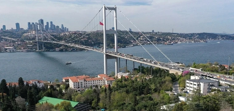 Gemi trafiği çift yönlü askıya alındı