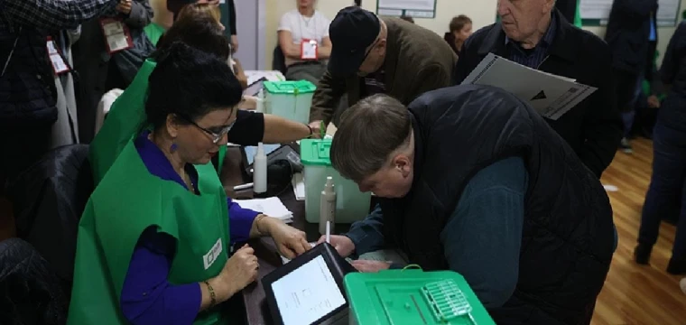 Halk, parlamento seçiminde oy vermeye başladı