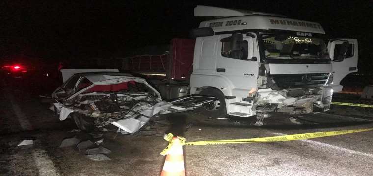 Konya’da TIR'la çarpışan otomobilin sürücüsü öldü