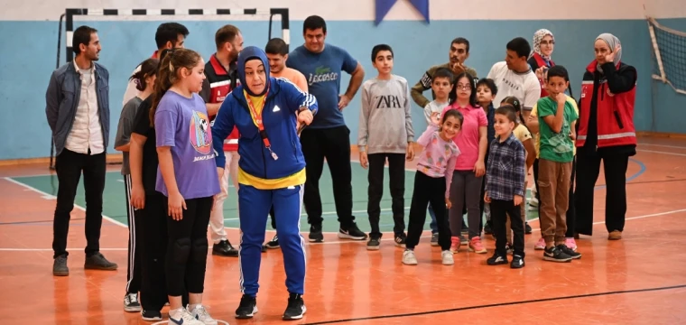 Özel gereksinimli öğrencilere “Mutlu Çarşamba “etkinliği