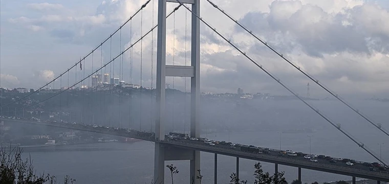 Sis trafik yoğunluğuna neden oldu