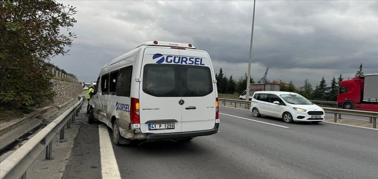 Trafik kazası ulaşımı aksattı