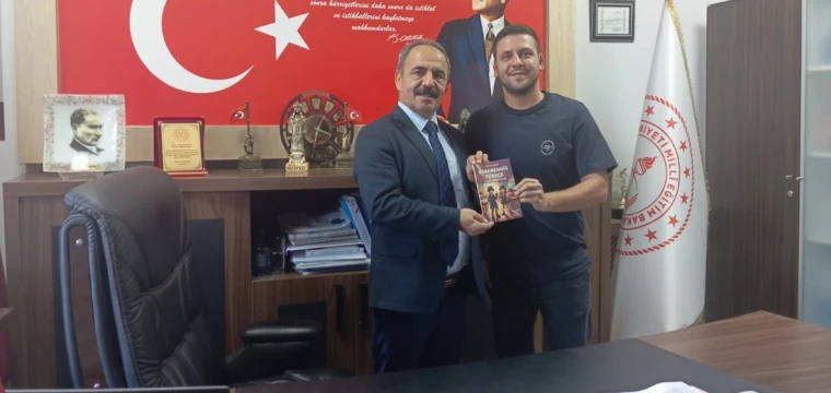 Türkçe öğretmeni Melih İlkin kitap yazdı