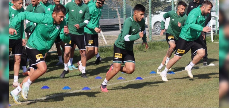 1922 Konyaspor’un maçı başladı!