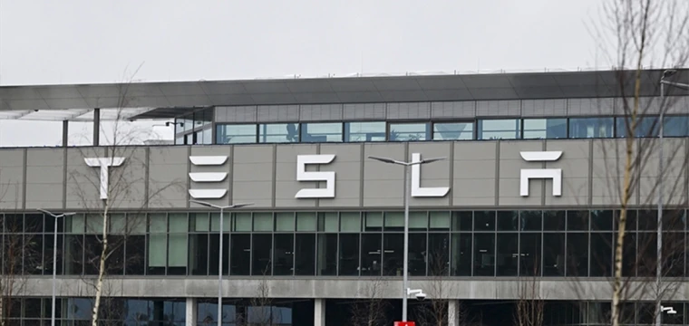 Almanya'da Tesla fabrikası protestosu kampı polisle dağıtıldı