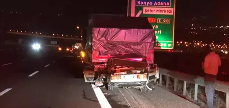 Ankara'da TIR'a çarpan sürücü öldü